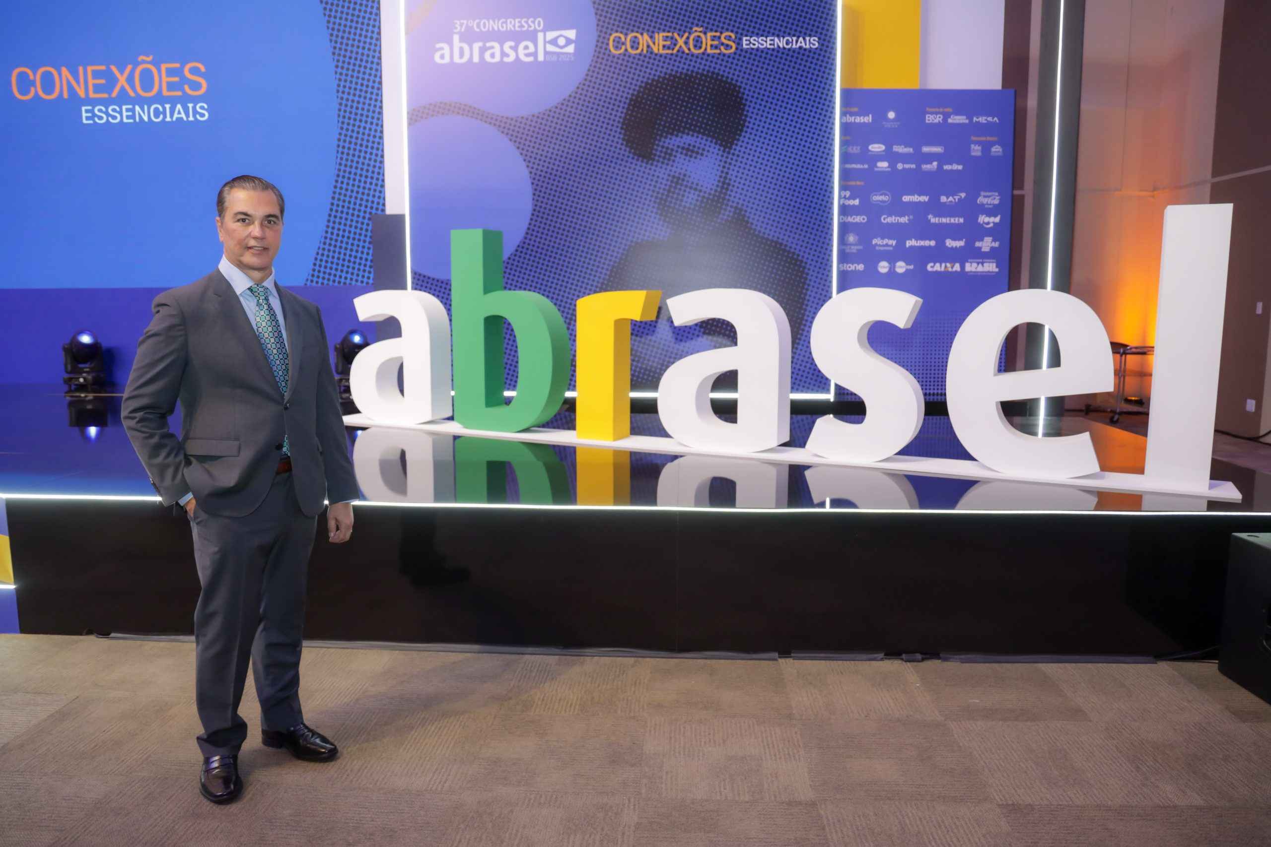 Paulo Solmucci durante evento da Abrasel